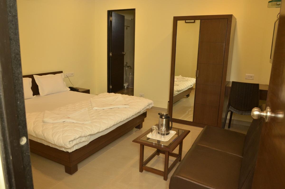 Hotel Ambience Sarkhej Luaran gambar